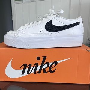 EUC Nike Low Platform Blazers Women’s size 8.5/Men’s size 7. Worn once.